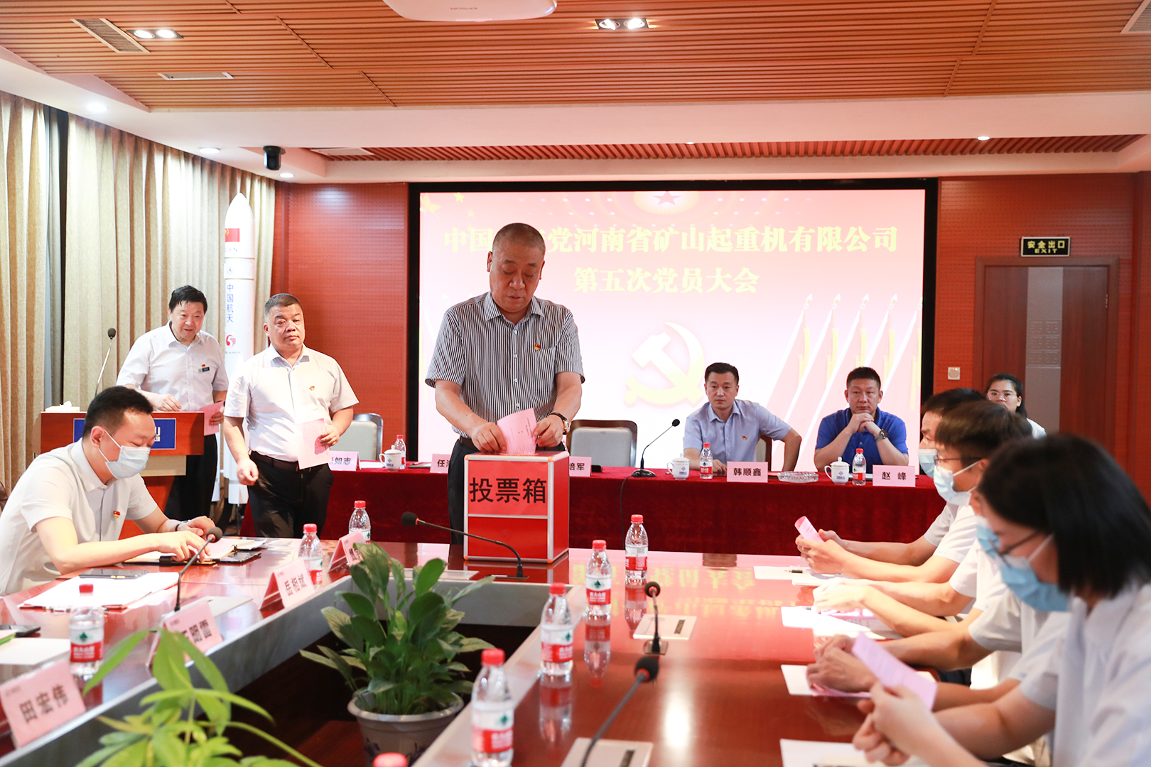 河南省礦山起重機(jī)有限公司 河南省礦山起重機(jī)有限公司